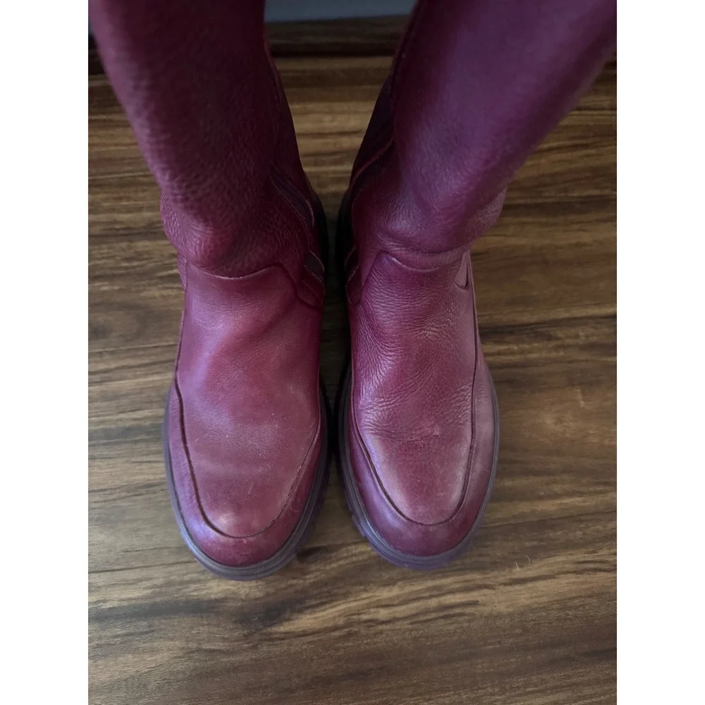 John Fluevog Magenta Pebbled Leather Tall Lug Sole Boots Made in Portugal W6‎ M4